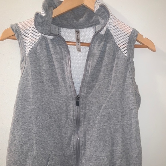 Fabletics Temecula grey mesh vest - Picture 4 of 8